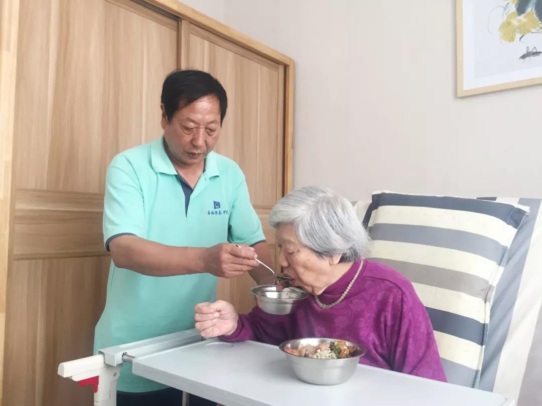 吃了这么多年饭，吃饭到底能不能喝水？今天终于知道了