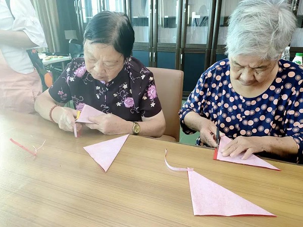  海福祥老年大学开课啦！银发学子乐满堂|海福祥养老护理连锁